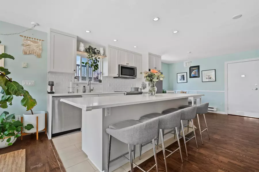 2110 Cornwall AVE #305, Vancouver, BC V6K 1B4