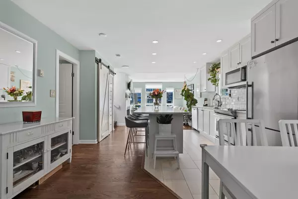 Vancouver, BC V6K 1B4,2110 Cornwall AVE #305