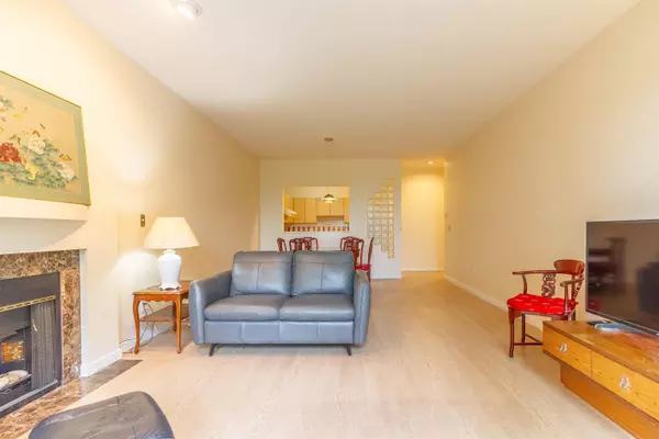 Burnaby, BC V5H 1S8,4951 Sanders ST #306