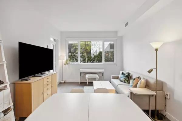 Vancouver, BC V5Z 0K1,4932 Cambie ST #103