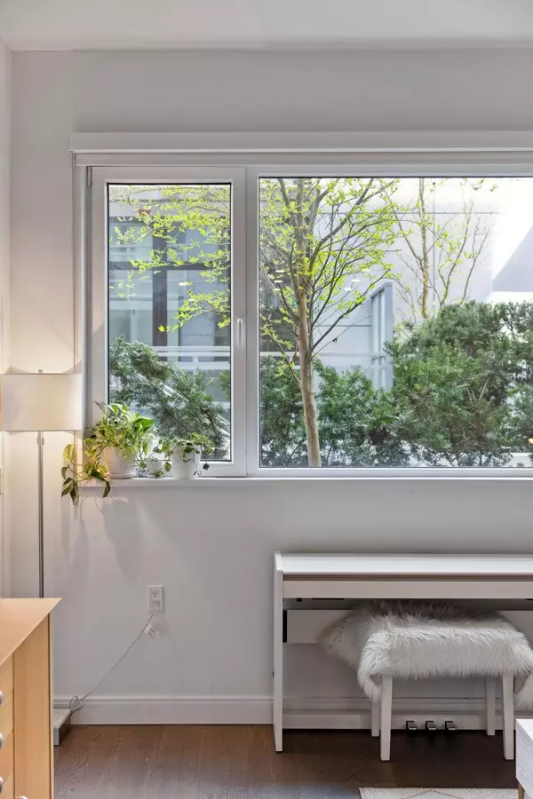 Vancouver, BC V5Z 0K1,4932 Cambie ST #103