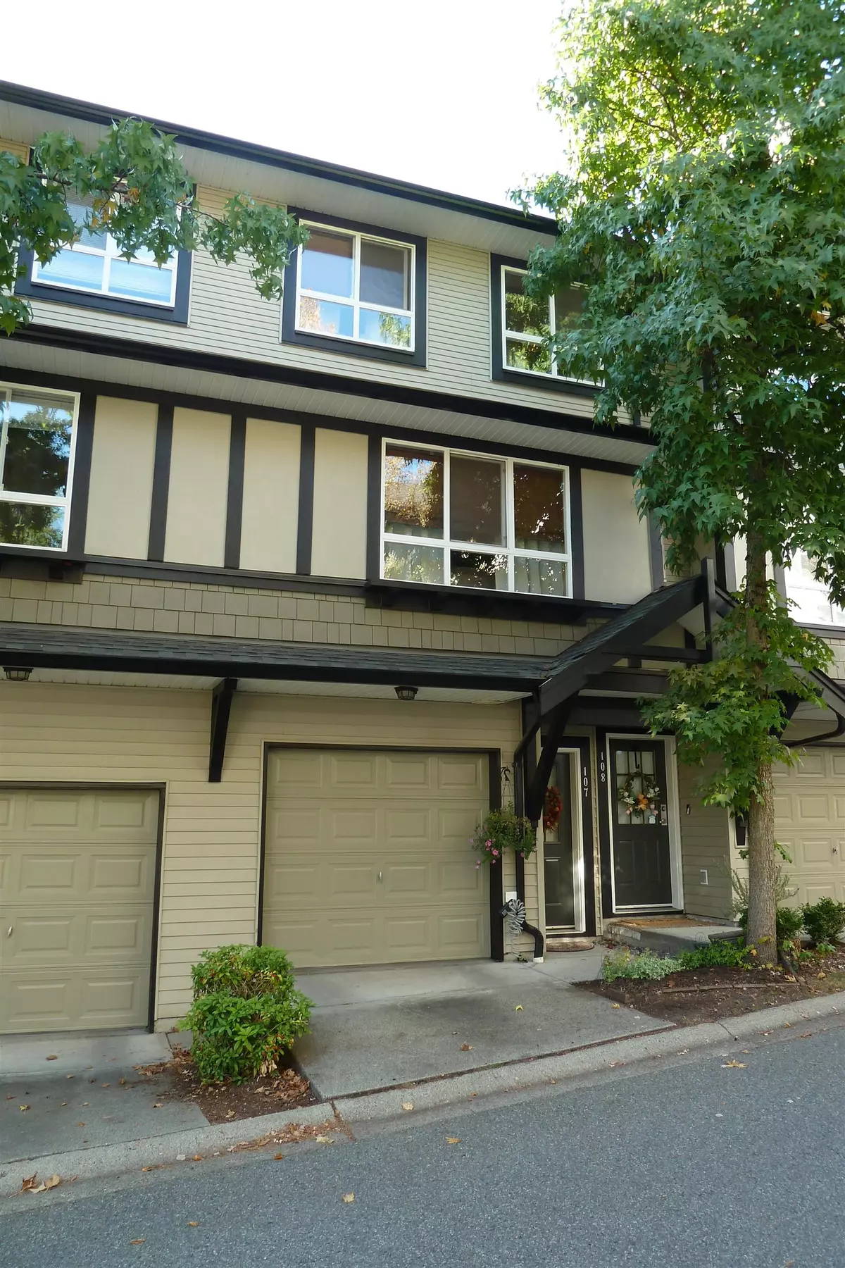 Langley, BC V2Y 3B5,6747 203 ST #107