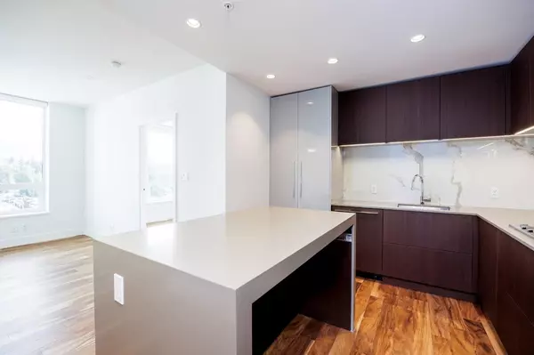 1632 Lions Gate LN #1008 North Vancouver, BC V7P 0E2