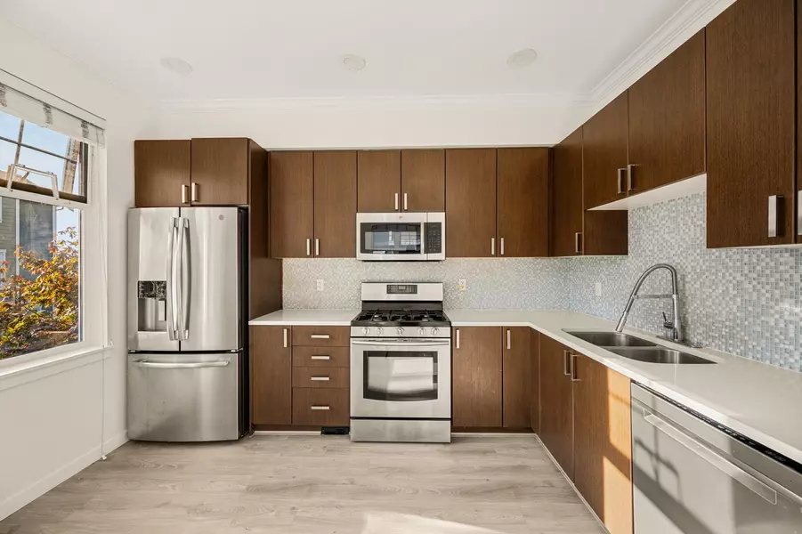 1111 Ewen AVE #32, New Westminster, BC V3M 5E3