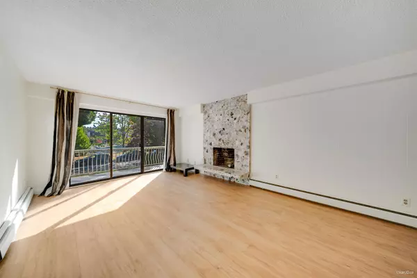 Vancouver, BC V6R 2E2,4565 W 9th AVE