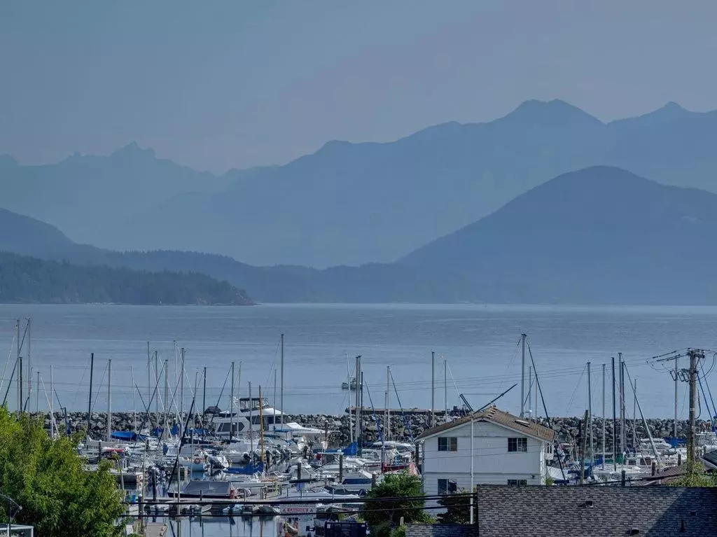 Gibsons, BC V0N 1V8,696 Trueman RD #40