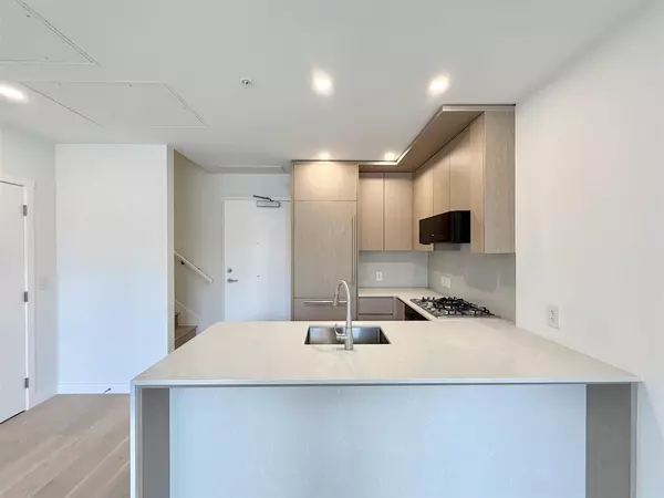 Vancouver, BC V5Z 2Z7,5212 Cambie ST #108