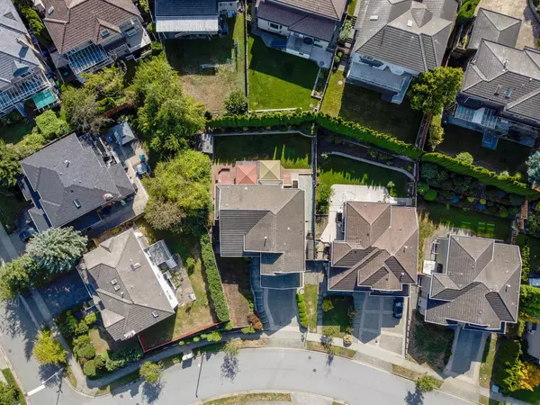 Burnaby, BC V3N 5A7,9160 Mona AVE