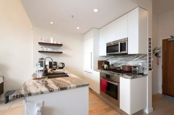 Vancouver, BC V6J 0H1,2063 W 10th AVE