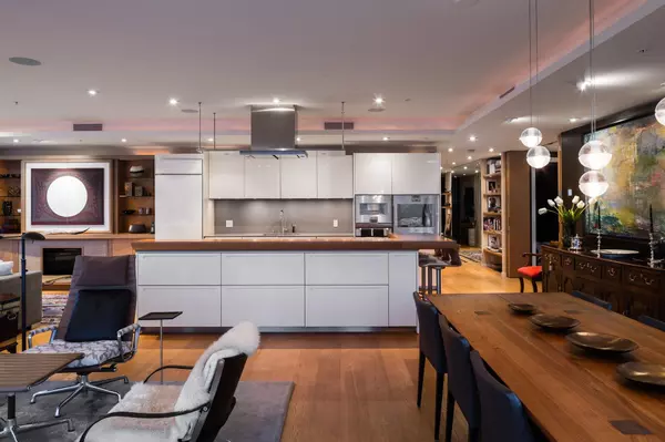 1011 W Cordova ST #4501 Vancouver, BC V6C 0B2