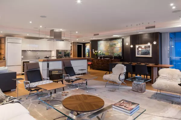 1011 W Cordova ST #4501 Vancouver, BC V6C 0B2