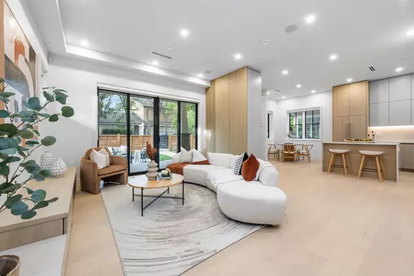 Vancouver, BC V5N 1Y1,2136 E 10 AVE #1