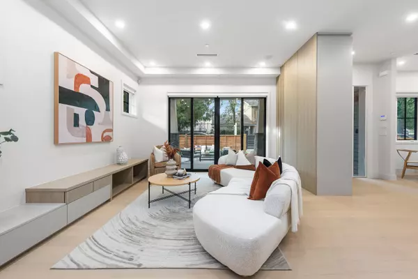 Vancouver, BC V5N 1Y1,2136 E 10 AVE #1