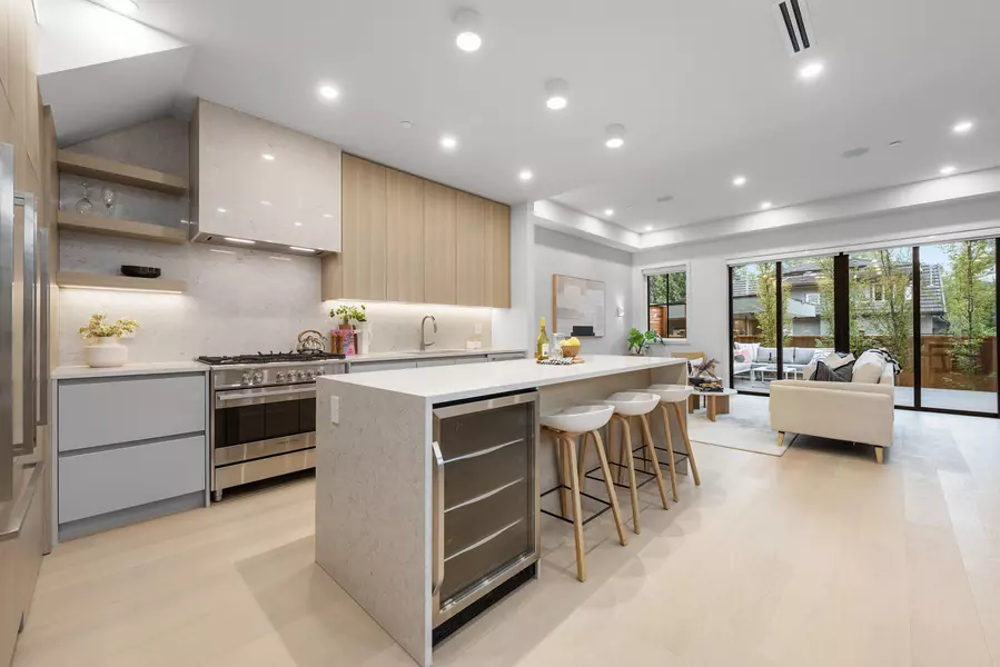 2136 E 10 AVE #3, Vancouver, BC V5N 1Y1