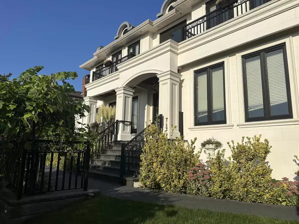 Burnaby, BC V5B 2E8,5538 Meadedale DR