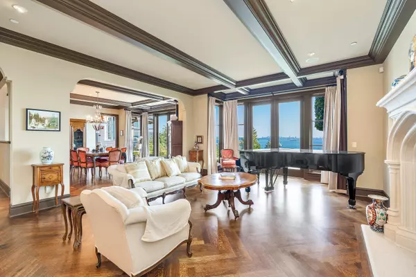 4672 Clovelly WALK West Vancouver, BC V7W 1H5