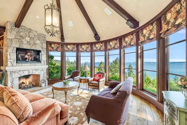 4672 Clovelly WALK West Vancouver, BC V7W 1H5