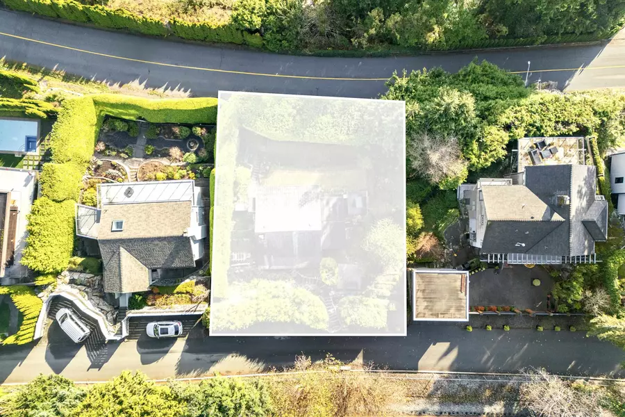 3575 Sunset LN, West Vancouver, BC V7V 0A9