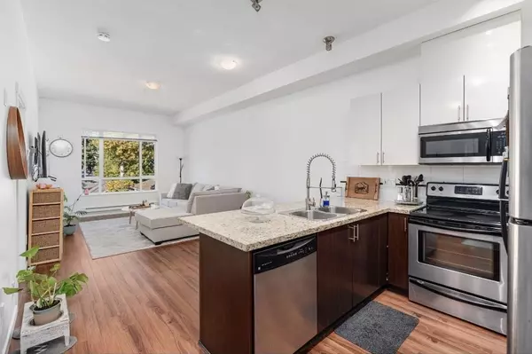 Surrey, BC V3R 6A3,14960 102a AVE #403