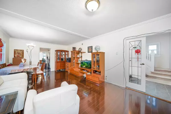 New Westminster, BC V3L 4K8,344 E Eighth AVE