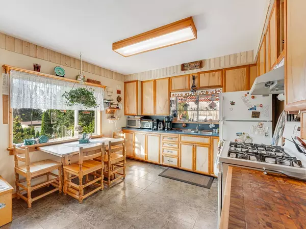 North Vancouver, BC V1J 1Y7,1689 Peters RD