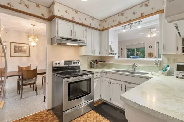 Delta, BC V4C 3Y8,11138 84b AVE