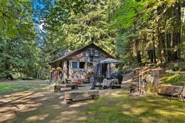 Squamish, BC V0N 3G0,2045 N Rustad RD