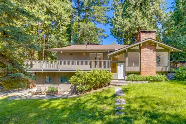 4755 Cove Cliff RD, North Vancouver, BC V7G 1H8