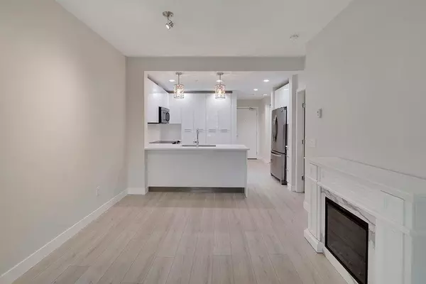 North Vancouver, BC V7M 0C8,733 W 3rd ST #404