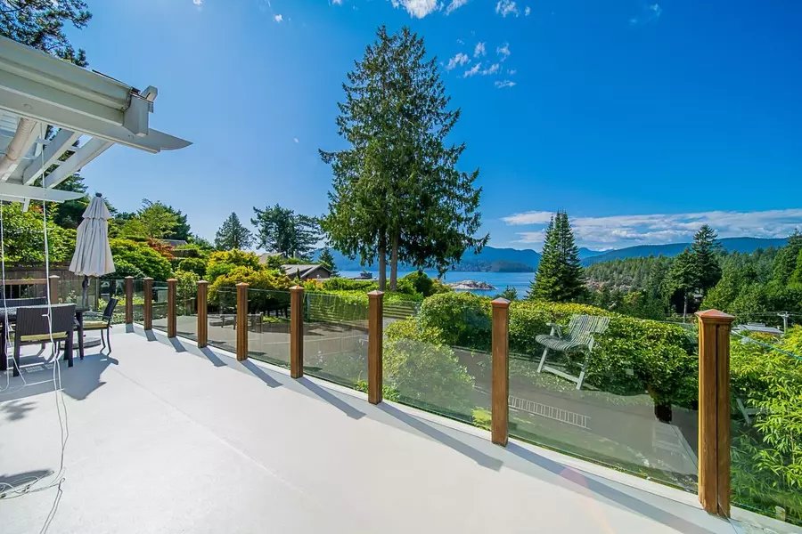 6245 Nelson AVE, West Vancouver, BC V7W 2A2