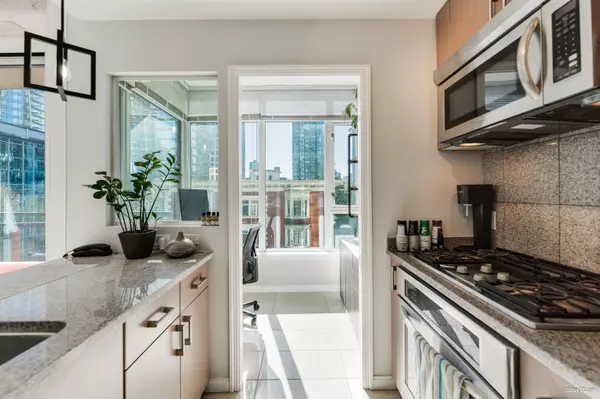 1211 Melville ST #702 Vancouver, BC V6E 0A7