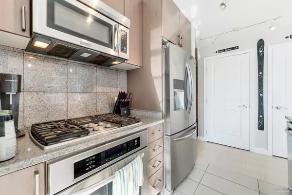 1211 Melville ST #702 Vancouver, BC V6E 0A7