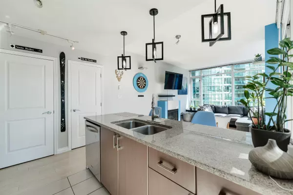 Vancouver, BC V6E 0A7,1211 Melville ST #702