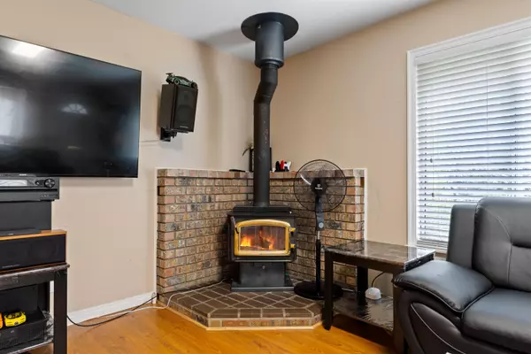 12121 228 ST Maple Ridge, BC V2X 6M2