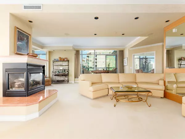 Vancouver, BC V6G 3G5,1790 Bayshore DR #PH3