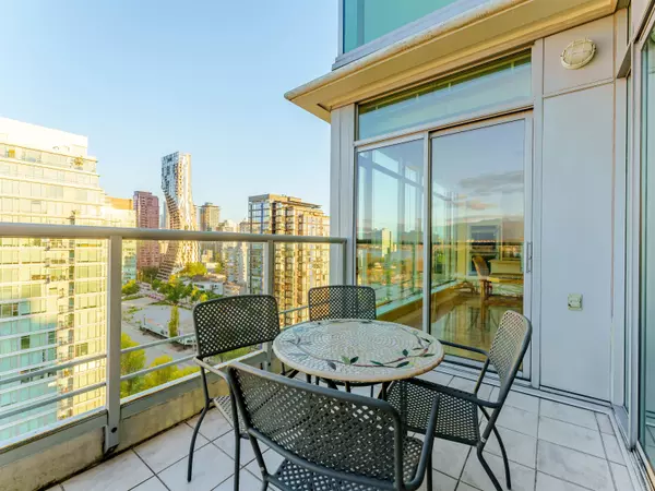 1790 Bayshore DR #PH3 Vancouver, BC V6G 3G5