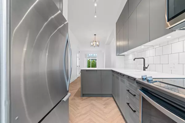 Surrey, BC V3R 0G1,14955 101a ST #8