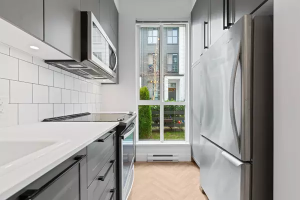 Surrey, BC V3R 0G1,14955 101a ST #8