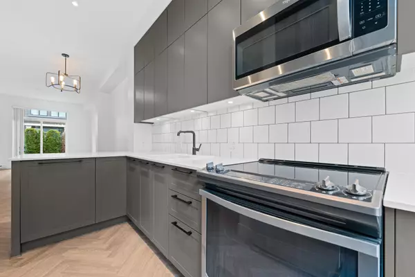 Surrey, BC V3R 0G1,14955 101a ST #8