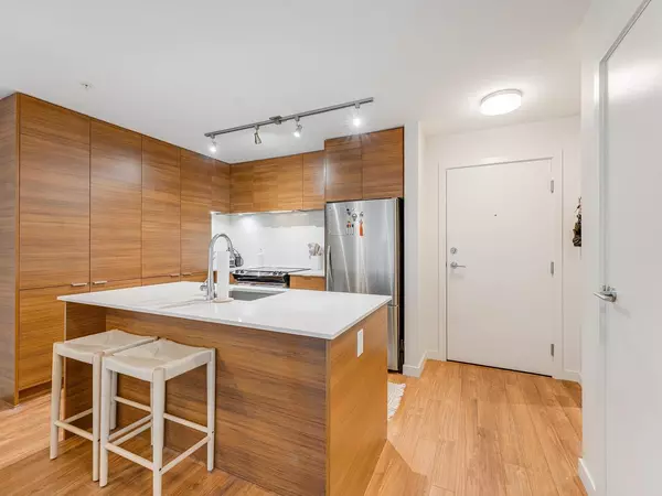 North Vancouver, BC V7P 0B1,1677 Lloyd AVE #313