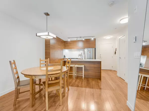 1677 Lloyd AVE #313 North Vancouver, BC V7P 0B1