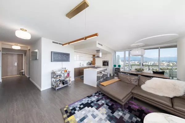 Vancouver, BC V6B 0A5,8 Smithe Mews #2501