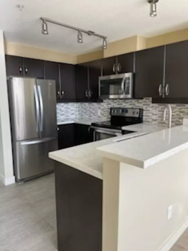 Surrey, BC V3T 5X9,10838 City Pkwy #427