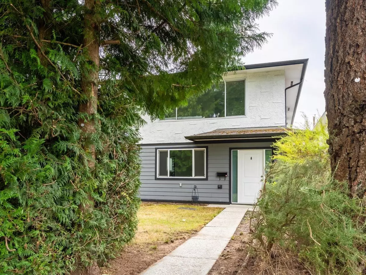 Port Coquitlam, BC V3B 1V1,1732 Prairie AVE