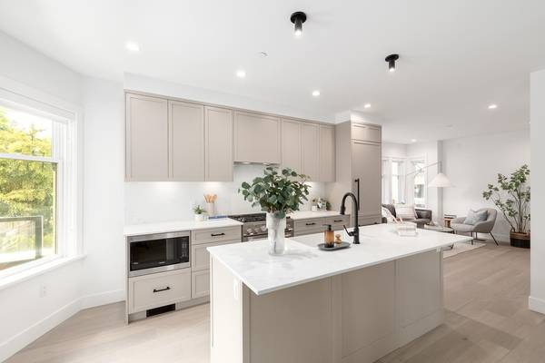 1967 Napier ST, Vancouver, BC V5L 2N6