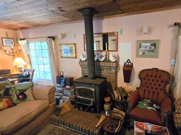 Gambier Island, BC V0N 1V0,793 Andy's Bay RD