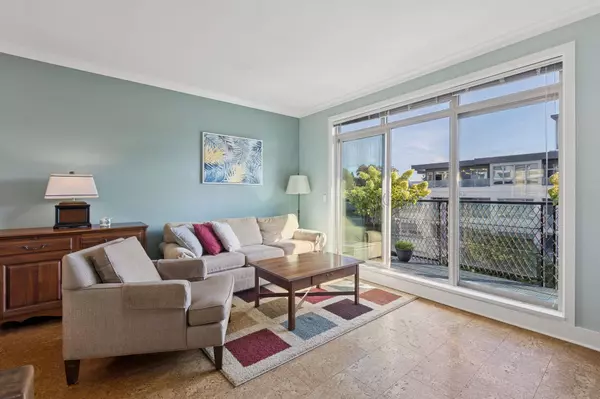 North Vancouver, BC V7M 0A8,728 W 14th ST #22