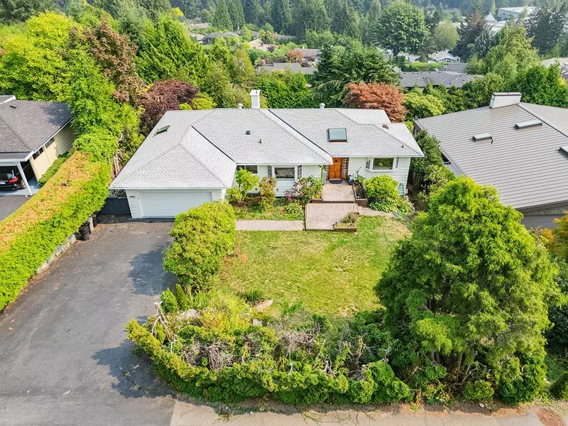 96 Bonnymuir DR, West Vancouver, BC V7S 1L2
