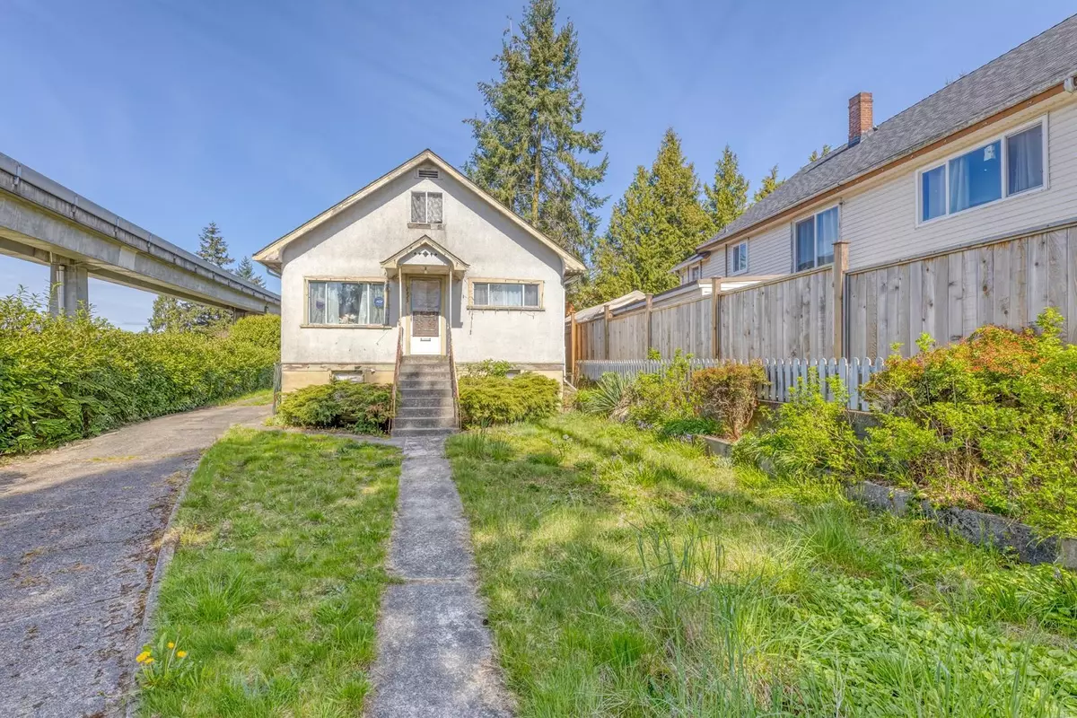 New Westminster, BC V3M 3B3,2323 Dublin ST