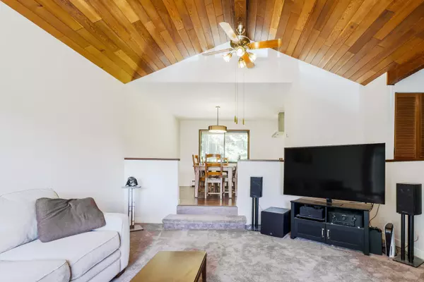 Maple Ridge, BC V2W 1N3,27573 Sayers CRES